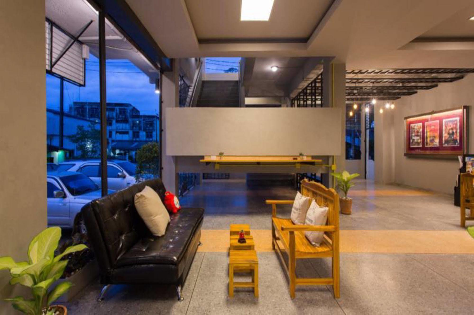 Holiday Station Hostel Krabi town Dış mekan fotoğraf