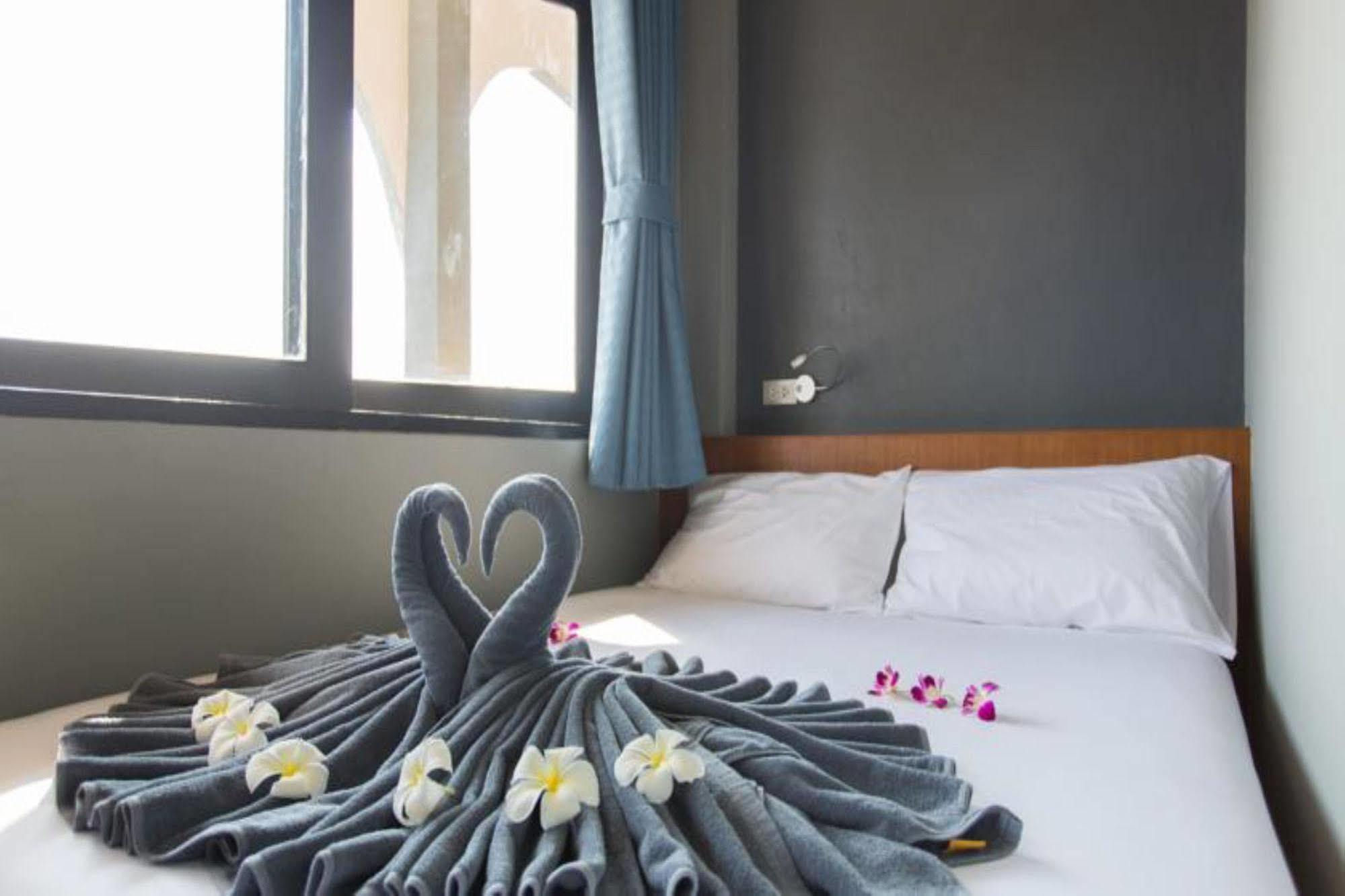 Holiday Station Hostel Krabi town Dış mekan fotoğraf