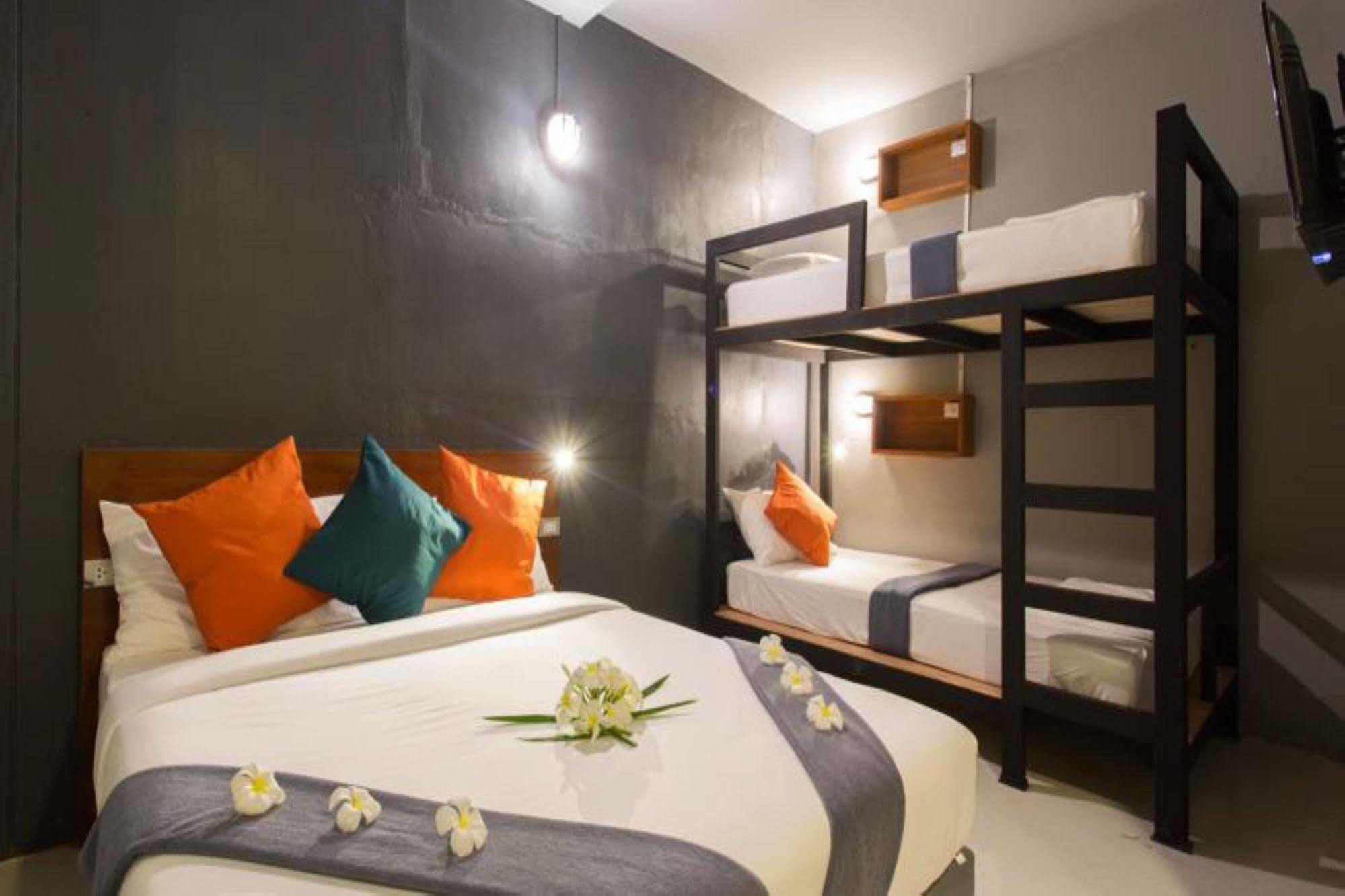Holiday Station Hostel Krabi town Dış mekan fotoğraf