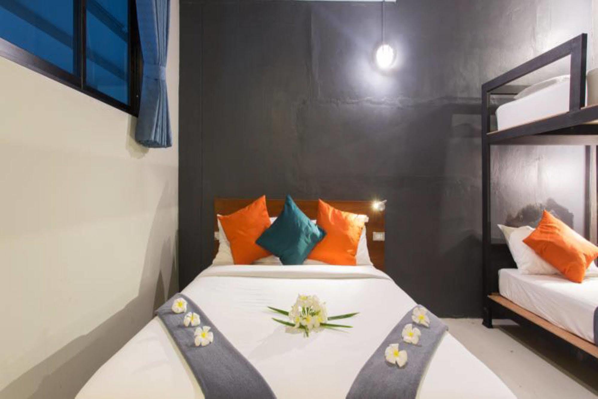 Holiday Station Hostel Krabi town Dış mekan fotoğraf