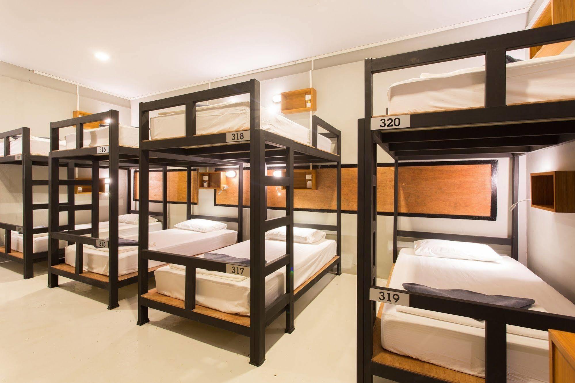 Holiday Station Hostel Krabi town Dış mekan fotoğraf